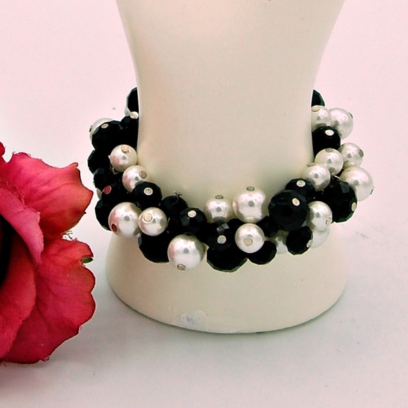 White House Black Market Stretch Bead Bracelet NWT - Picture 2 of 5